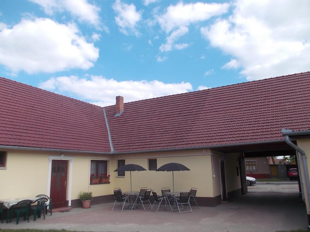 Helga Apartman Mako Bagian luar foto